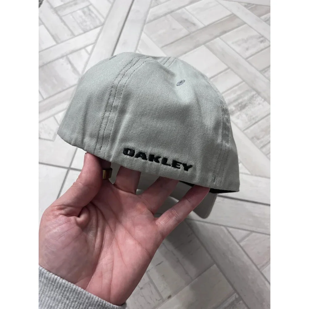 Oakley Flexfit Hat Cap Gray S/M Stretch Fit Golf Casual Logo Cap